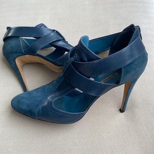 Gorgeous Manolo Blahnik Suede and Leather Teal Booties Heels - Size 40